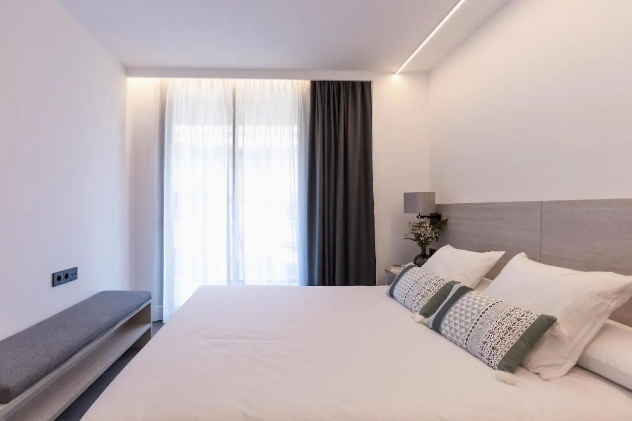 Art Apartments Castelldefels 0*,